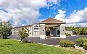 Super 8 By Wyndham Dickson